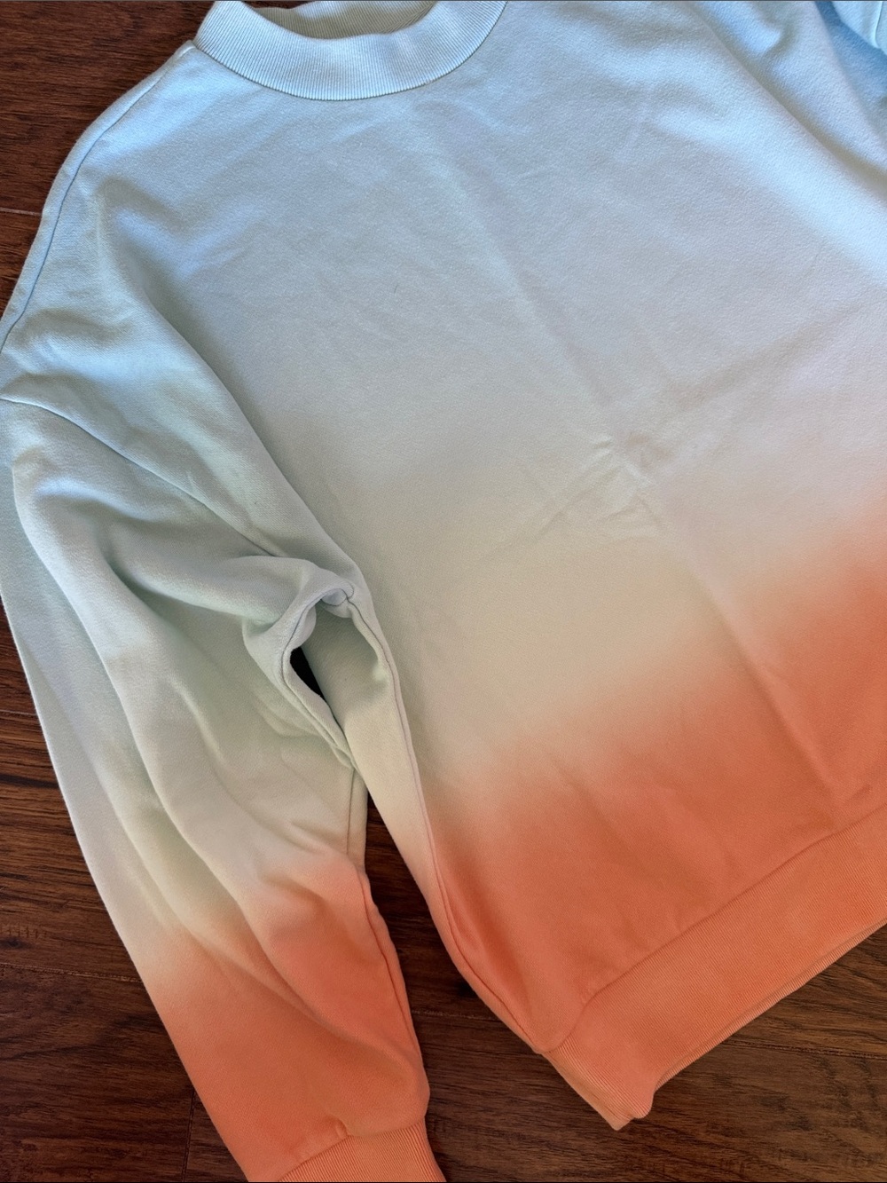 GAP Women’s Ombré Crewneck Sweatshirt - Picture 2 of 5